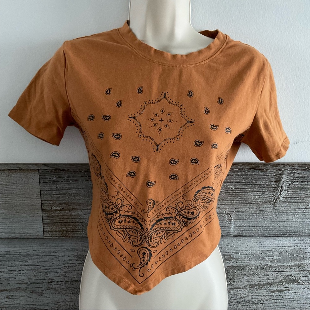 Forever bandanna pointed crop top size medium (G1)